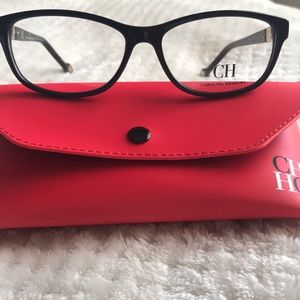Carolina Herrera frame